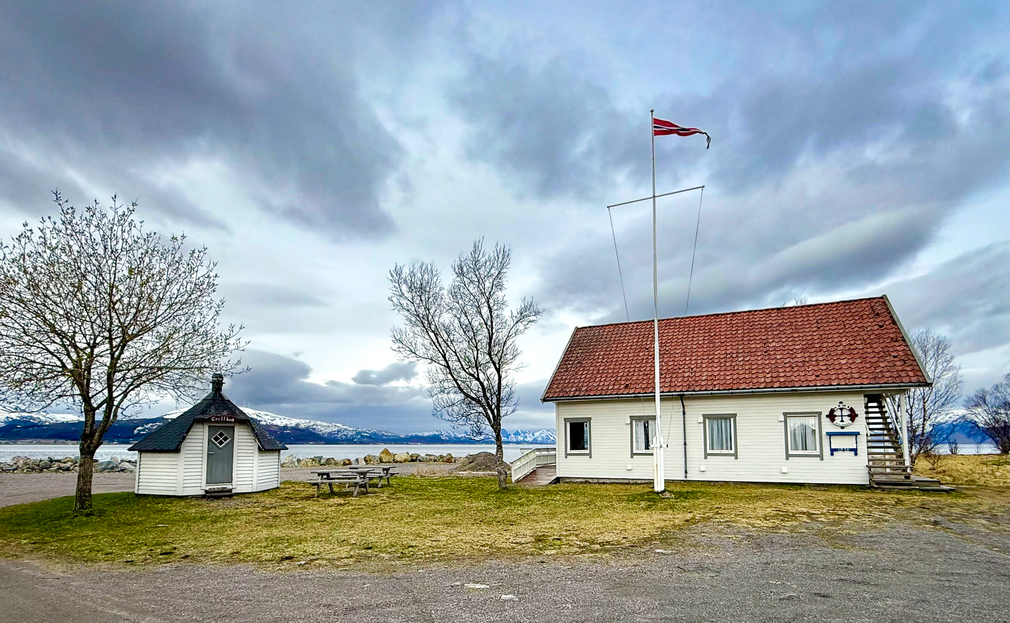 Huset Støa med panoramautsikt mot sjøen