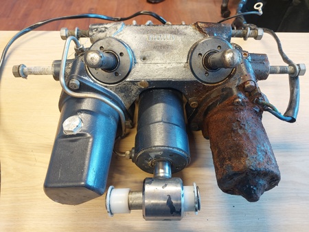 Yamaha 6H1-43800-15 TRIM & TILT enhet .